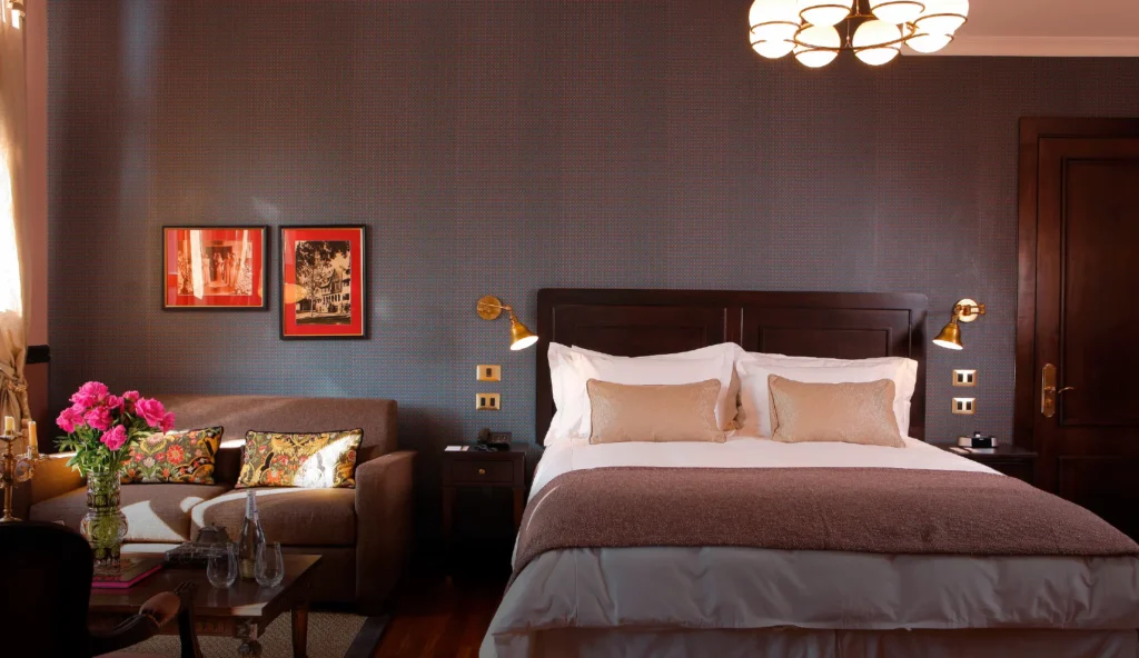 Interior del Hotel Castillo rojo en bellavista