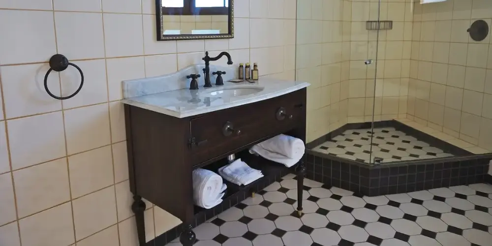 Baño Suite King Castilllo Rojo